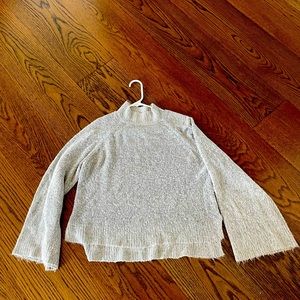 Olivaceous gray sweater